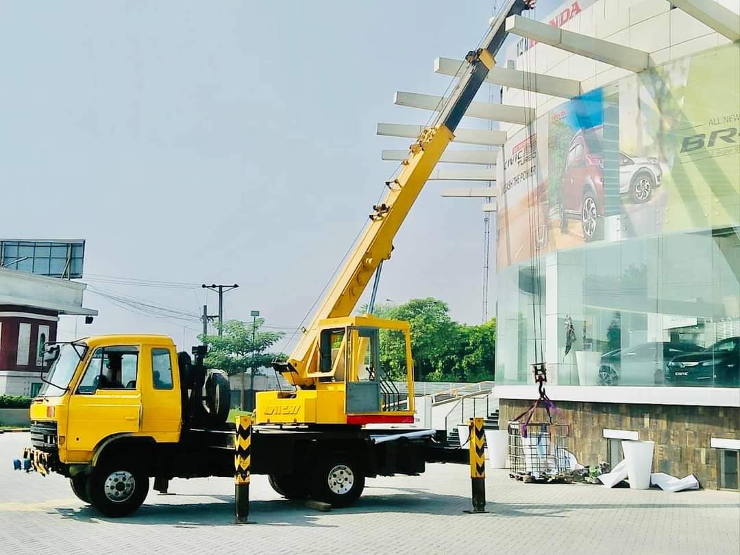 Rent a crane in Lahore Khan Crane Service